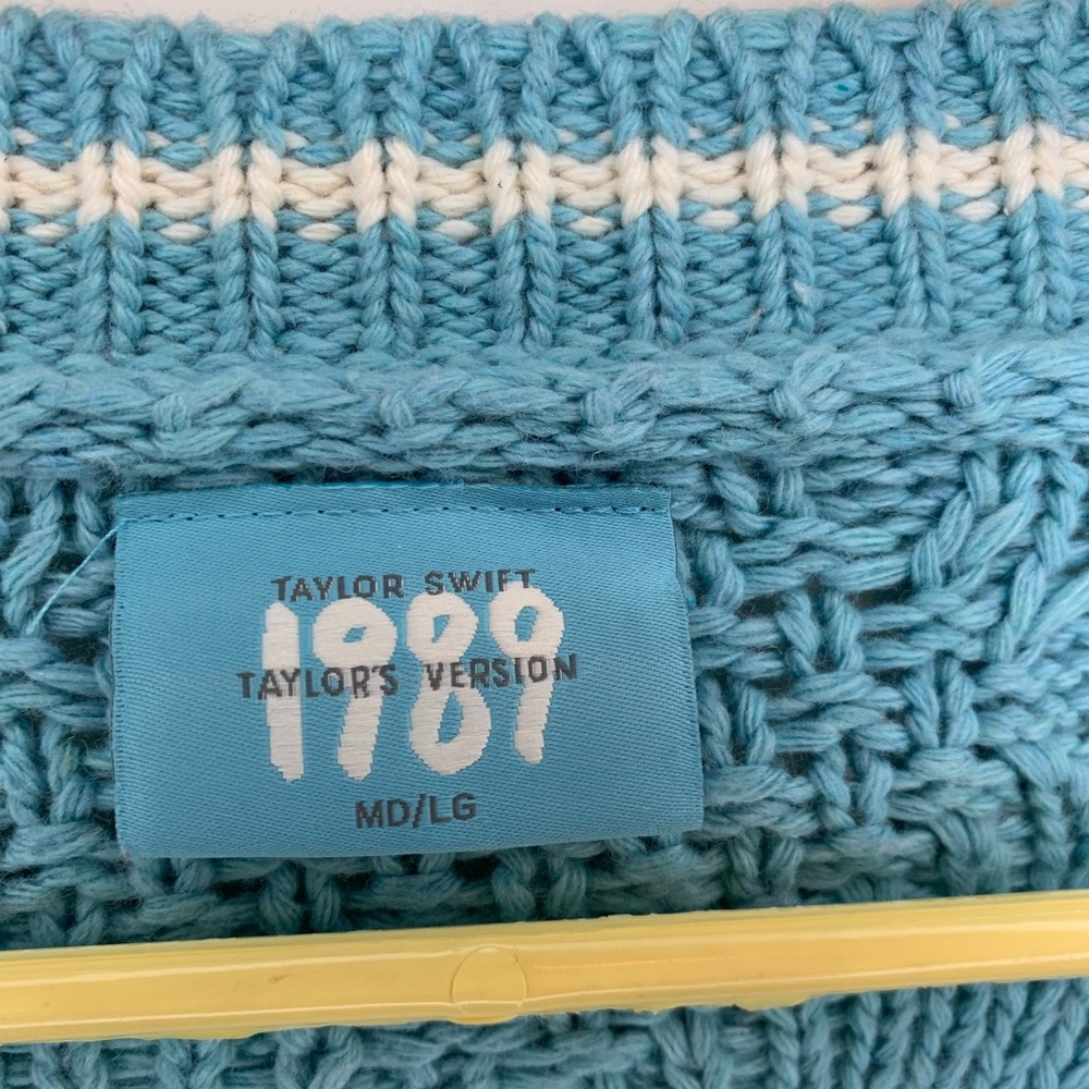 Taylor Swift 1989 Blue Cardigan with White Trim Size M/L Tayor - Picture 10 of 12